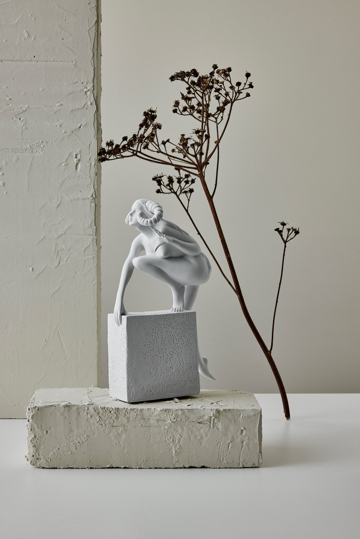 Aries, Christel, porcelain