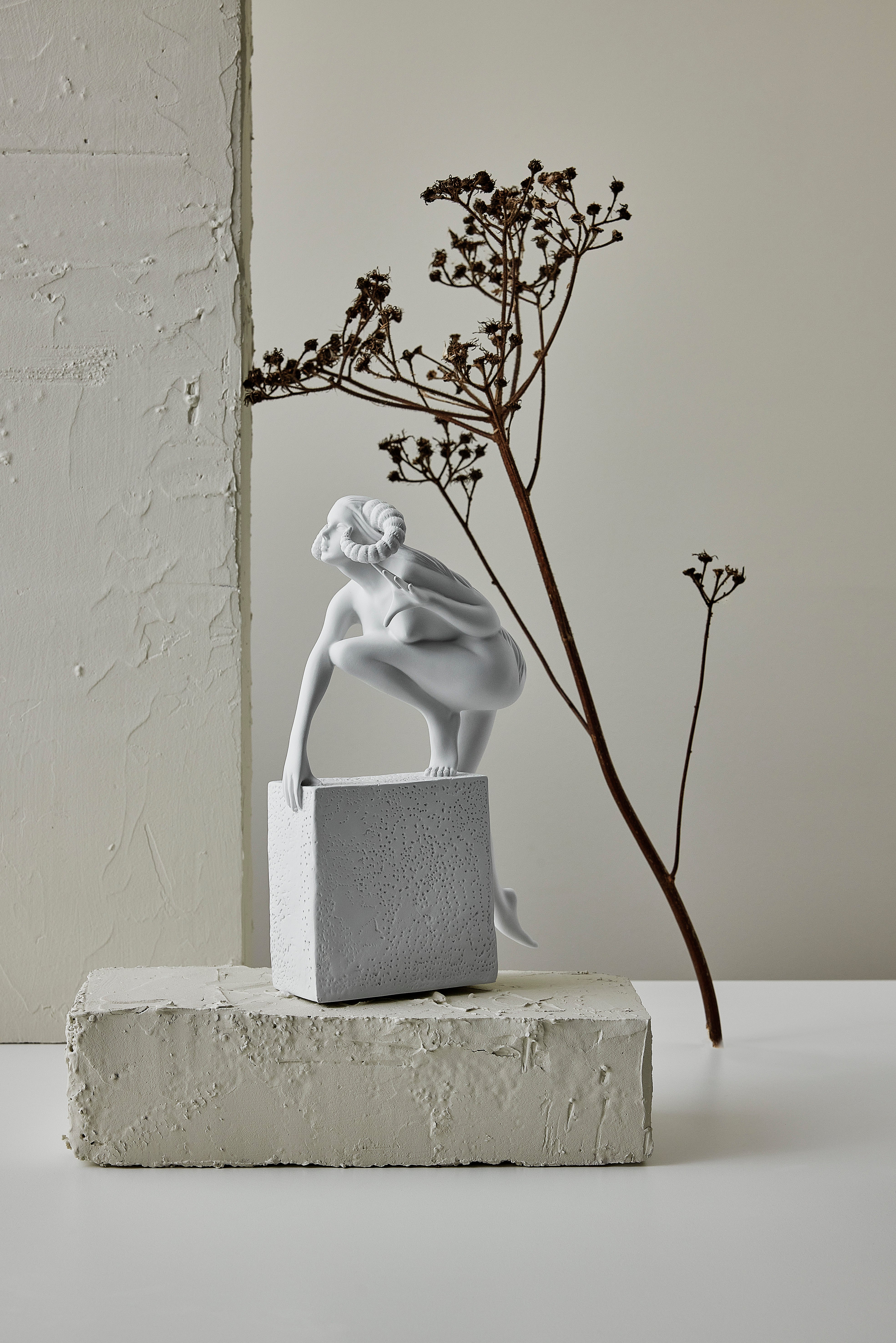 Aries, Christel, porcelain