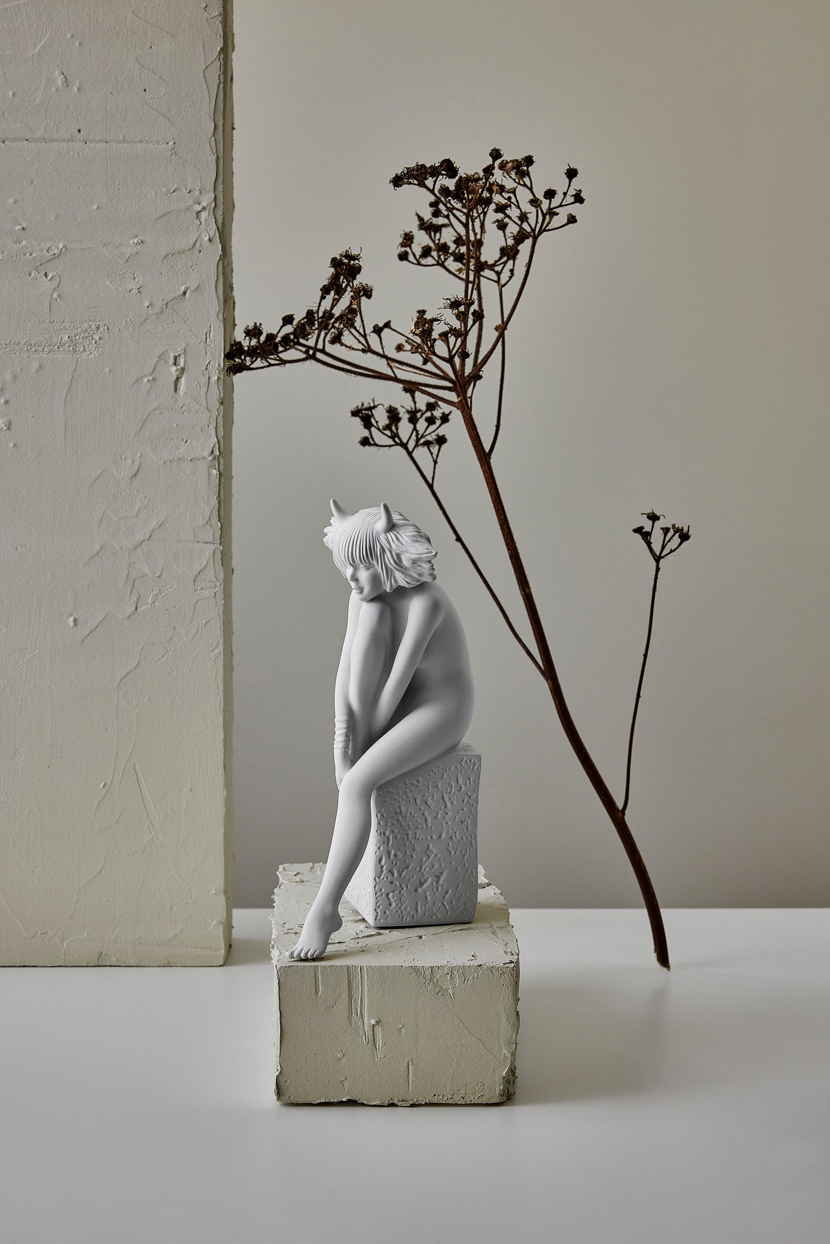 Taurus, Christel, porcelain