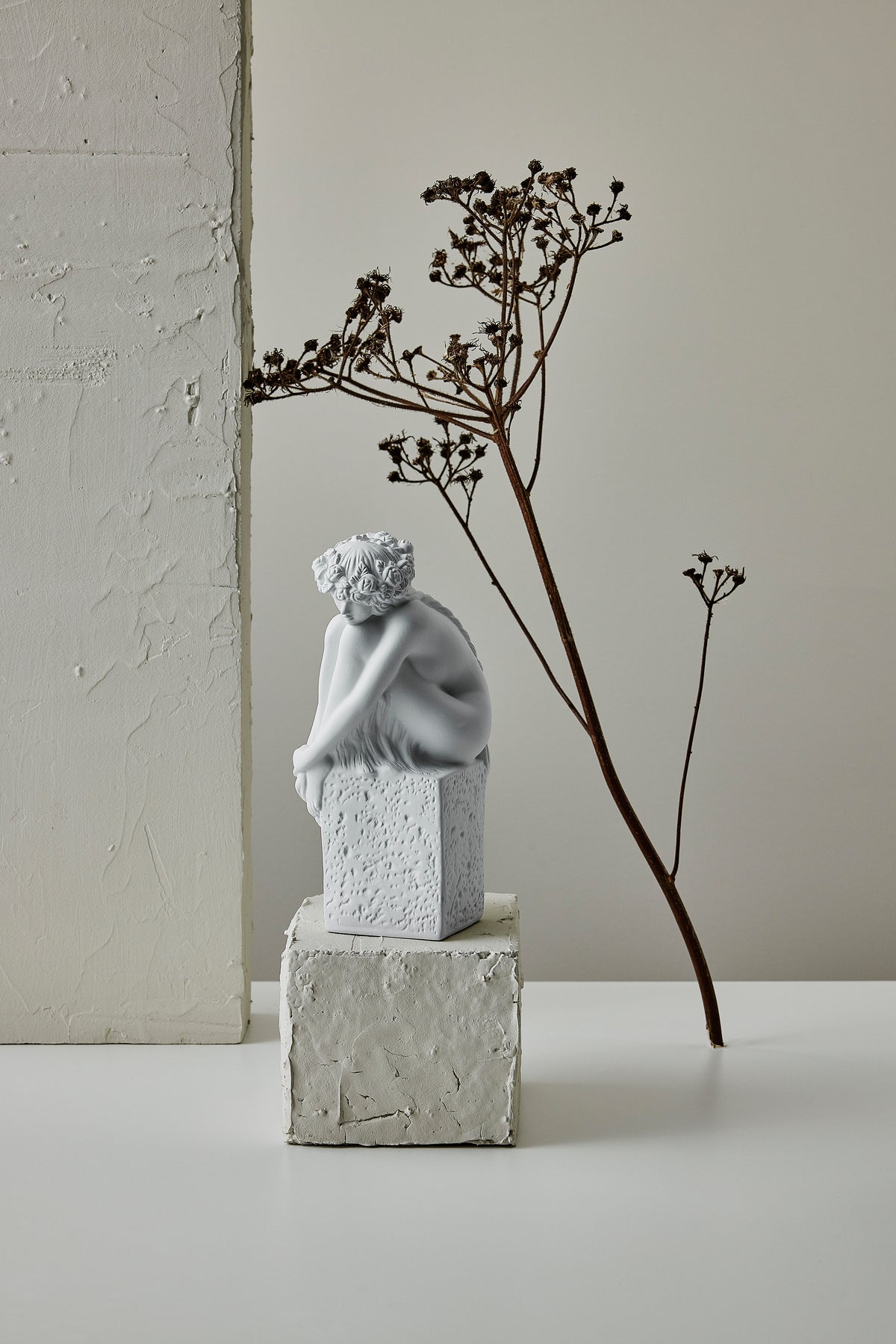 Virgo, Christel, porcelain