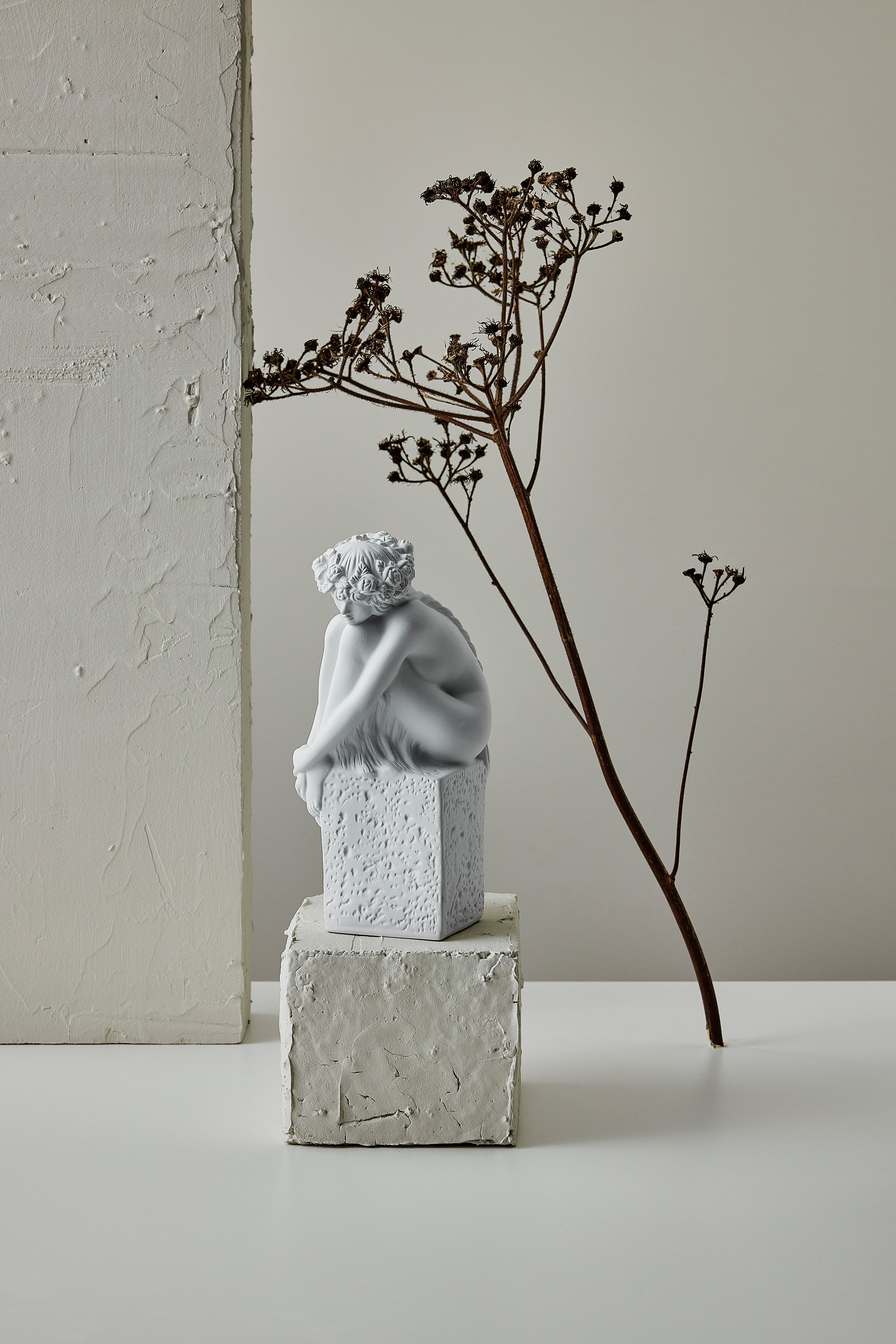 Virgo, Christel, porcelain