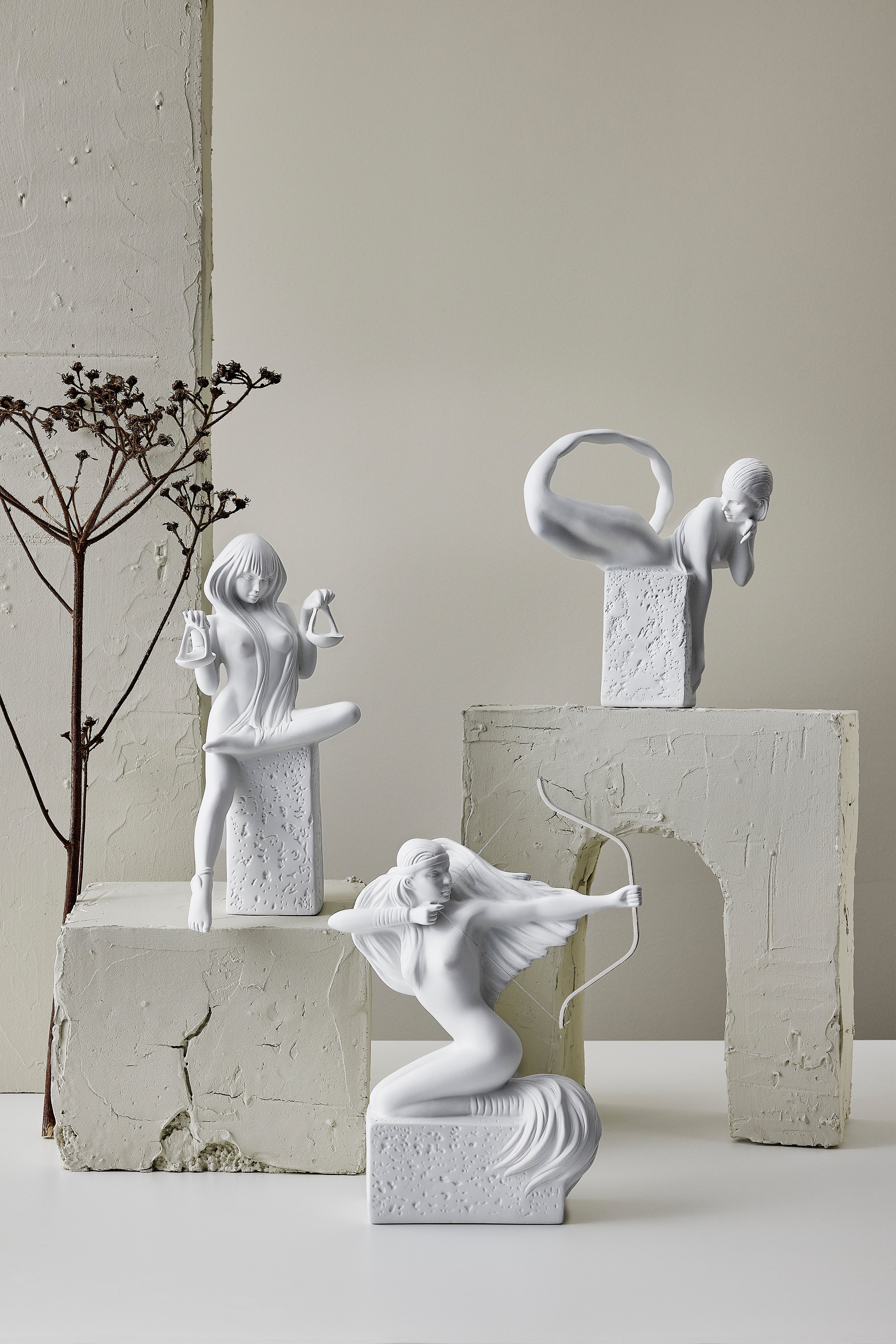 Libra, Christel, porcelain