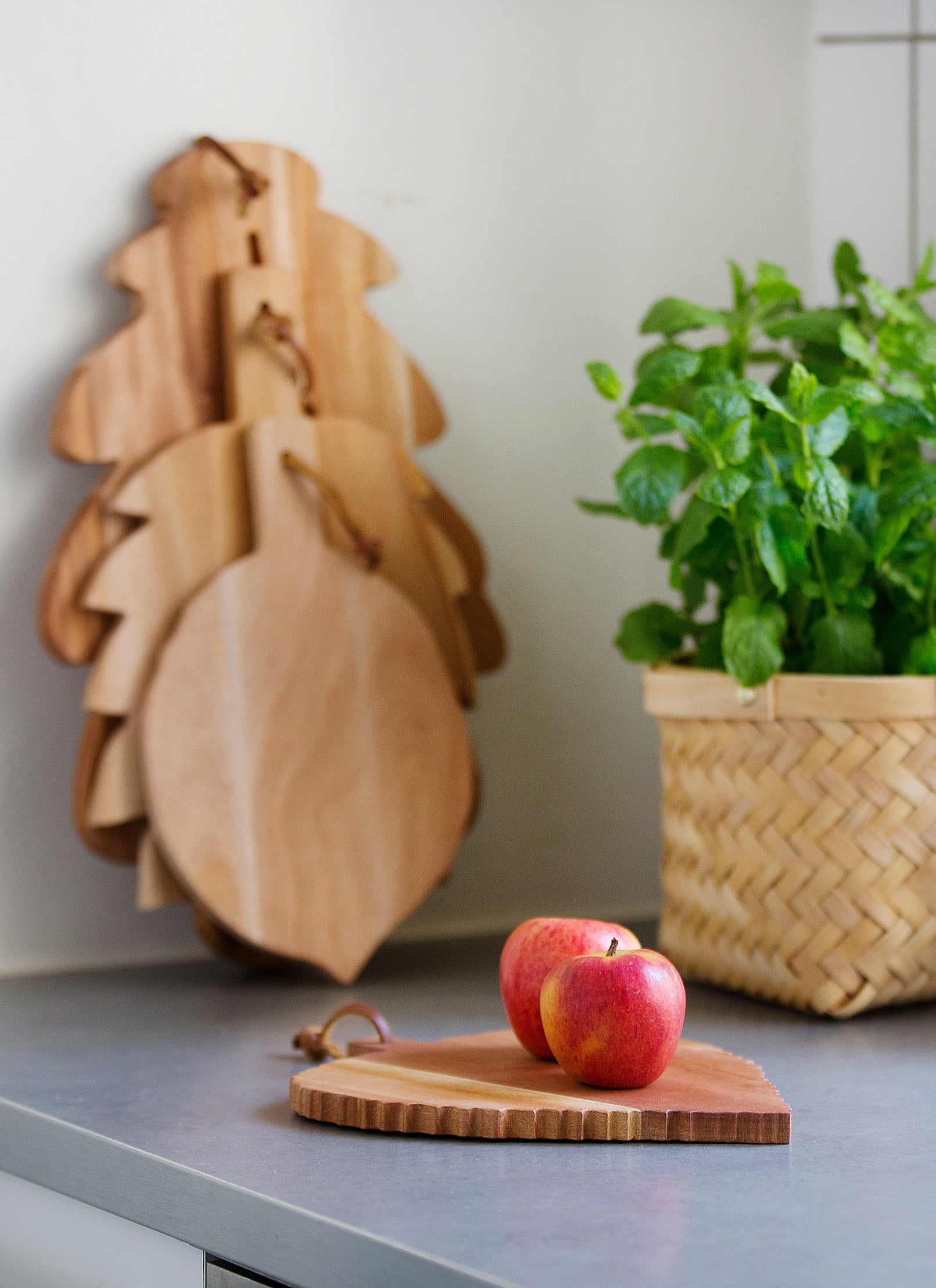 Leaves: A small cutting board with a great mission