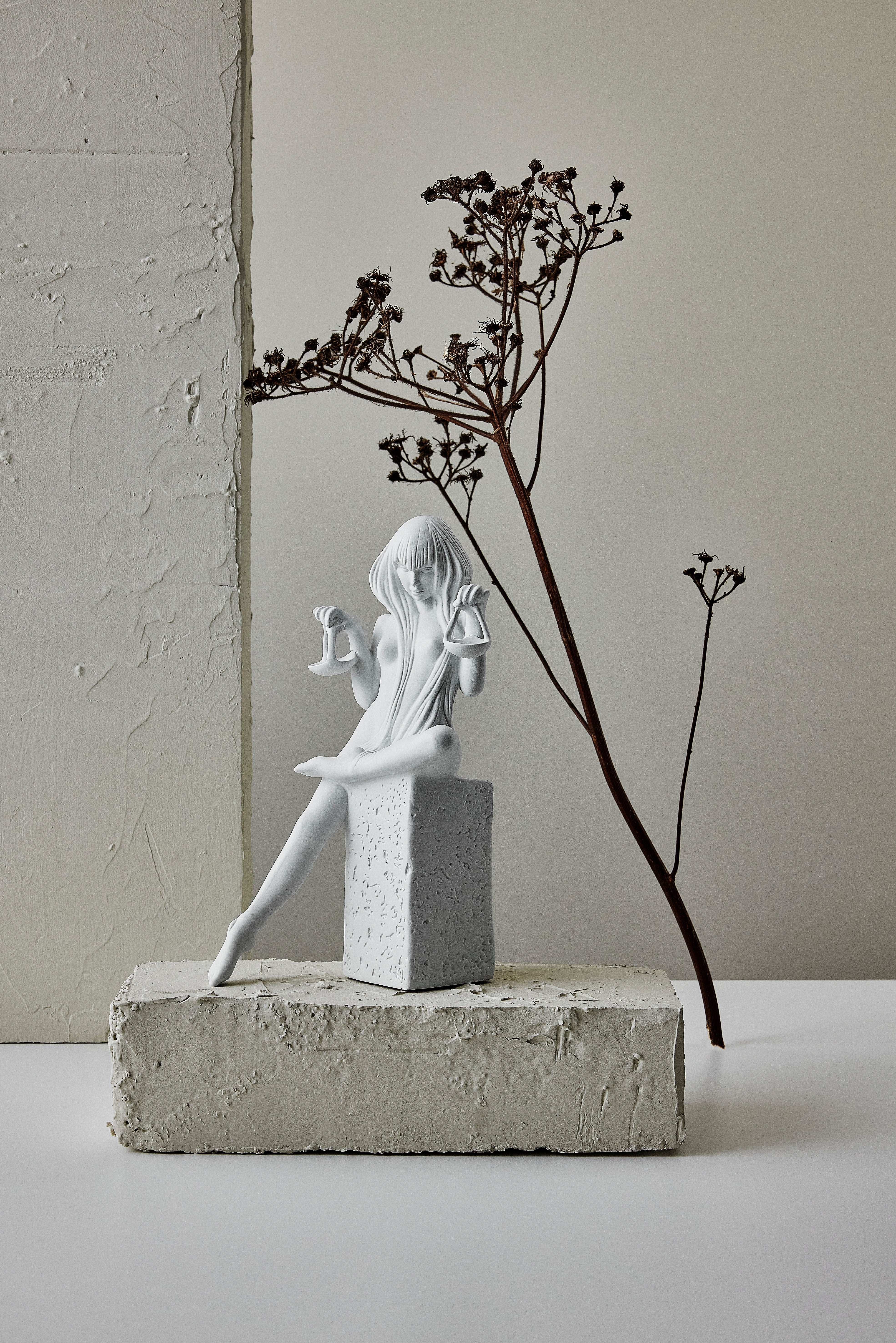 Libra, Christel, porcelain